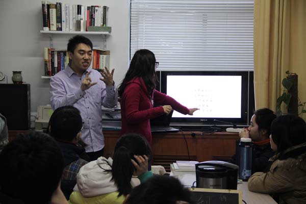 2012年12月，我所开始法律系统培训第一期，感谢志愿者佟志宸先生提供手语翻译.JPG
