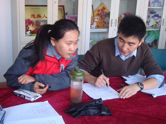 课题研究：2012年11月，北京大学青少年社会工作课题组老师与我所行走在民间调研组共同进行街道调研工作。